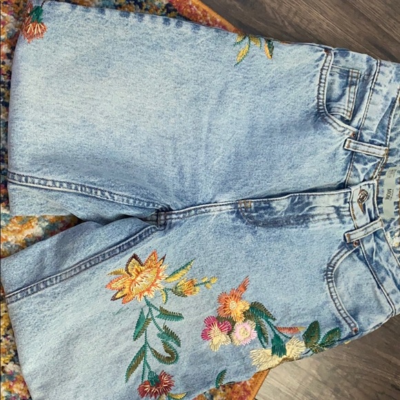 Embroidered jeans - Picture 4 of 5